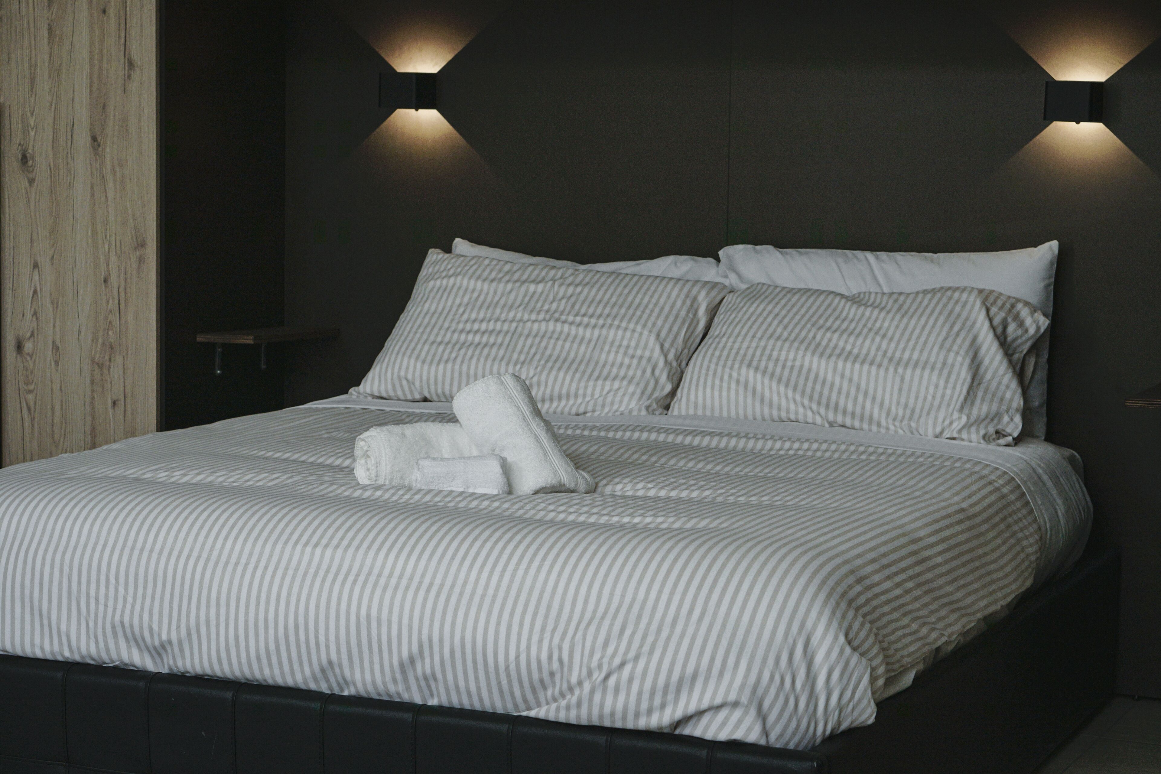 Free WiFi, bed sheets