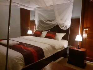 Double Room, Balcony, Lake View | Desk, laptop workspace, free WiFi - EXPRESS VIEW INN (Kampala)