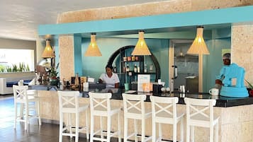 Apartment, 1 Bedroom, Smoking, Balcony | Bar (on property)