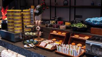 Free daily cooked-to-order breakfast