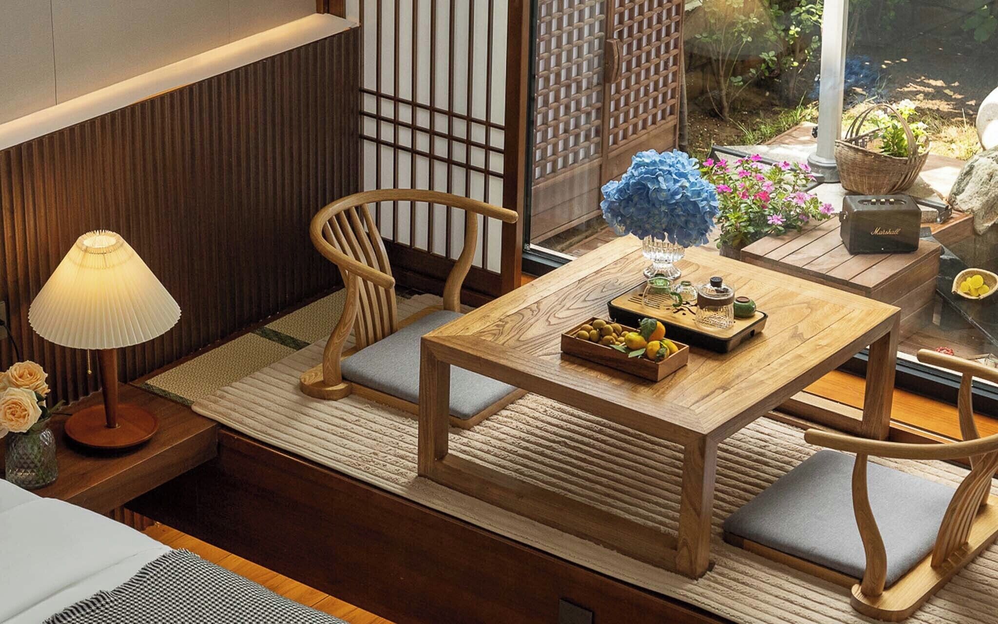 Dúplex City, vistas al patio | Cortinas opacas, sistema de insonorización, wifi gratis y ropa de cama