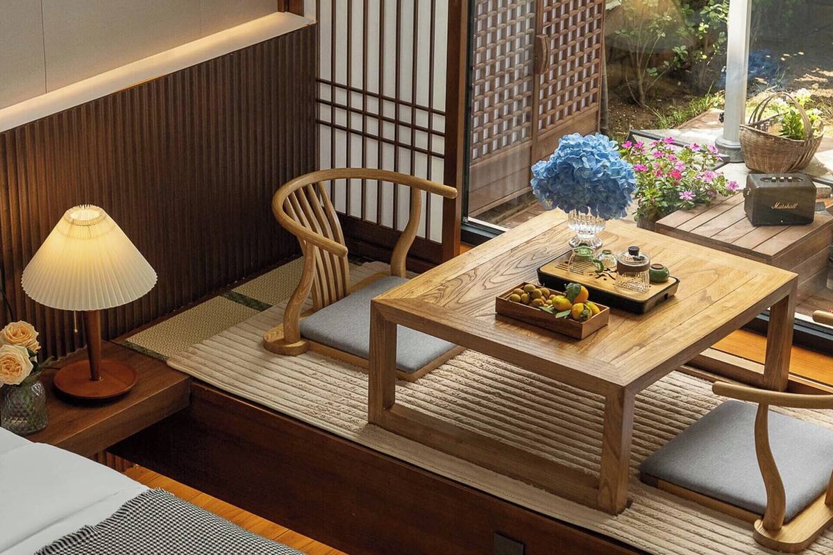 Dúplex City, vistas al patio | Cortinas opacas, sistema de insonorización, wifi gratis y ropa de cama