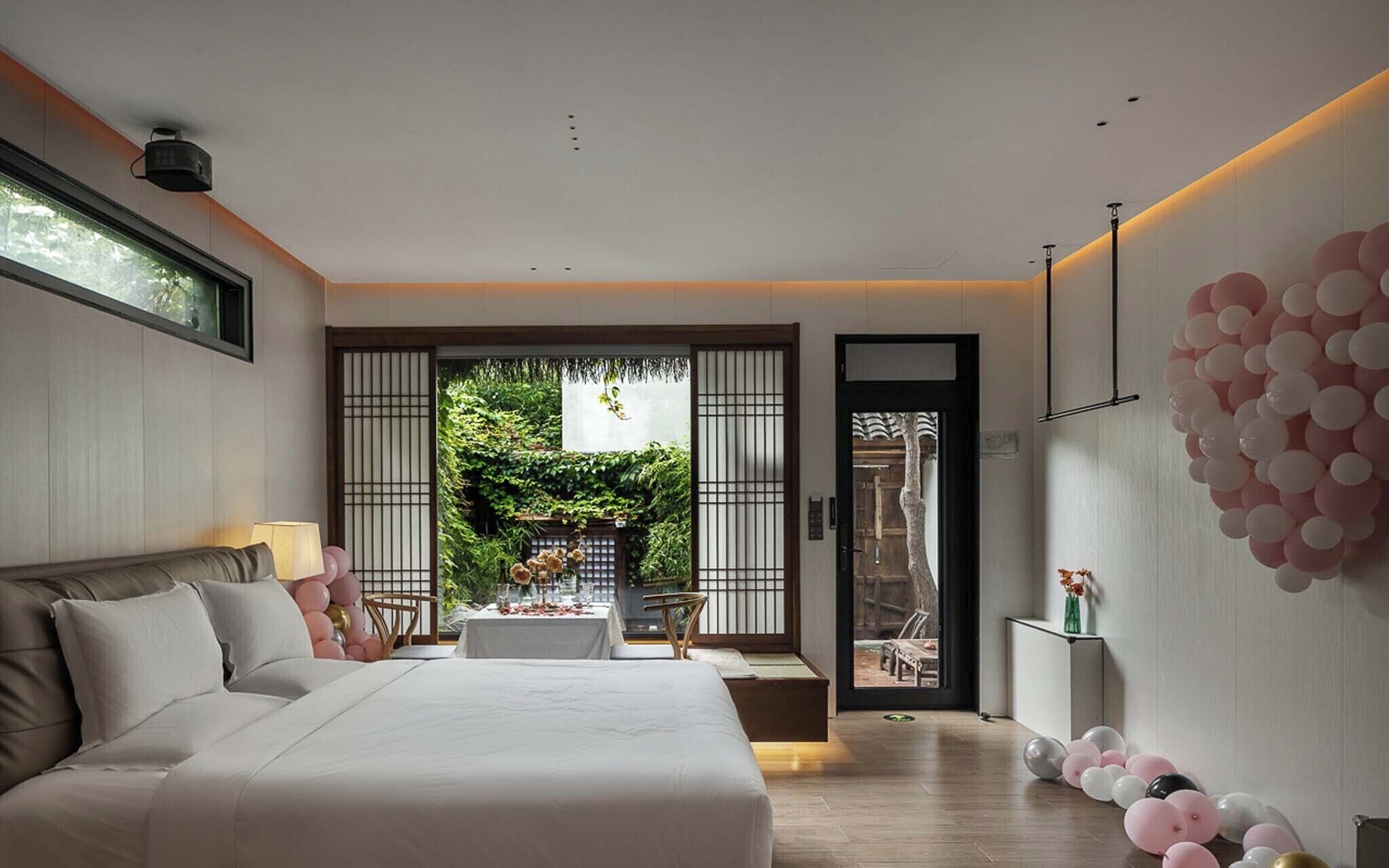 Habitación económica doble | Cortinas opacas, sistema de insonorización, wifi gratis y ropa de cama