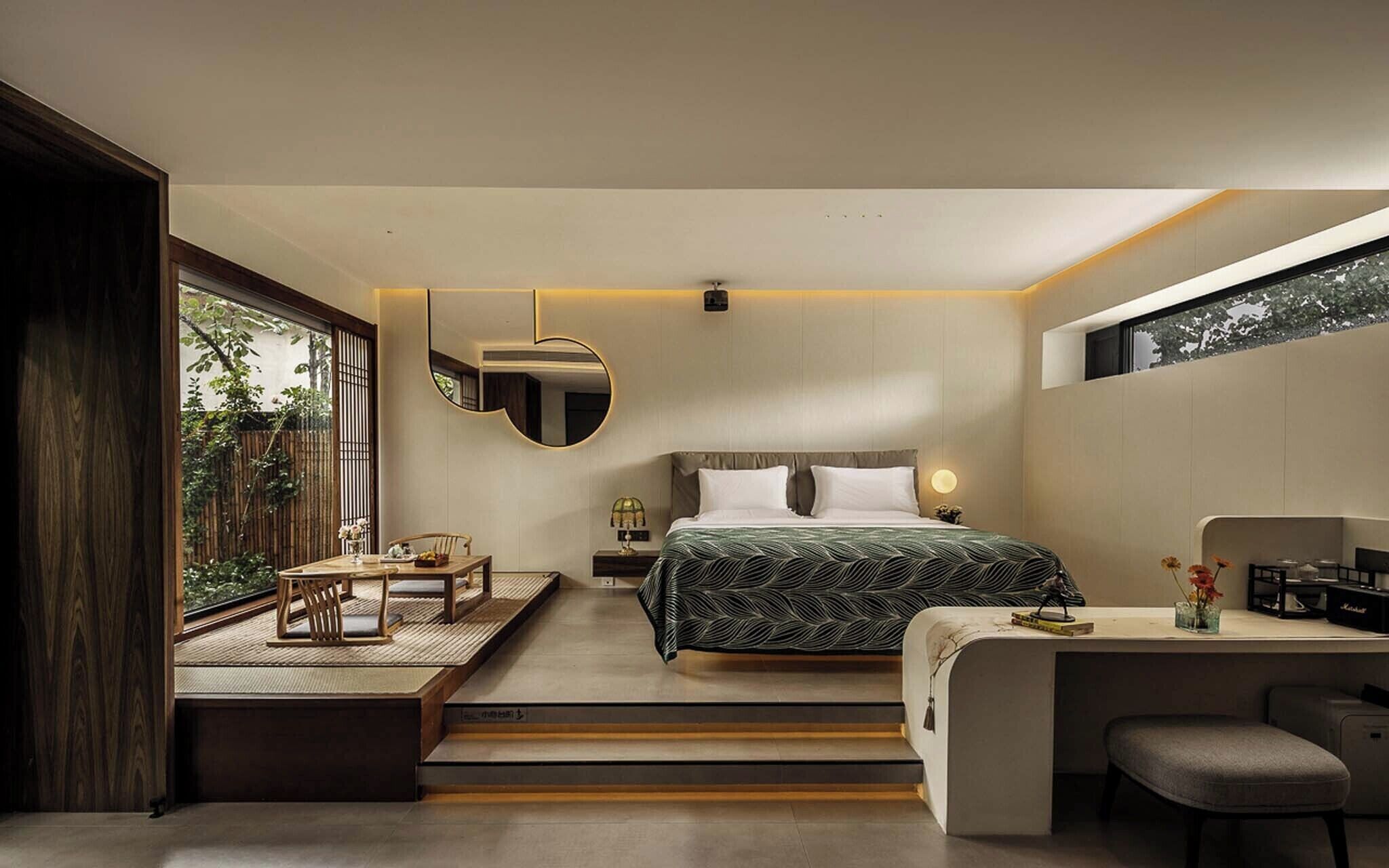 Habitación romántica doble | Cortinas opacas, sistema de insonorización, wifi gratis y ropa de cama