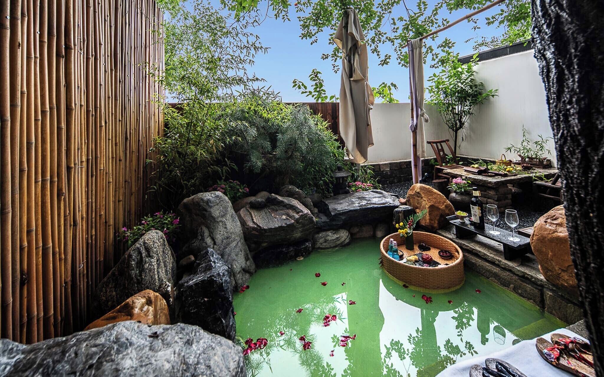 Dúplex clásico, vistas al patio | Bañera profunda