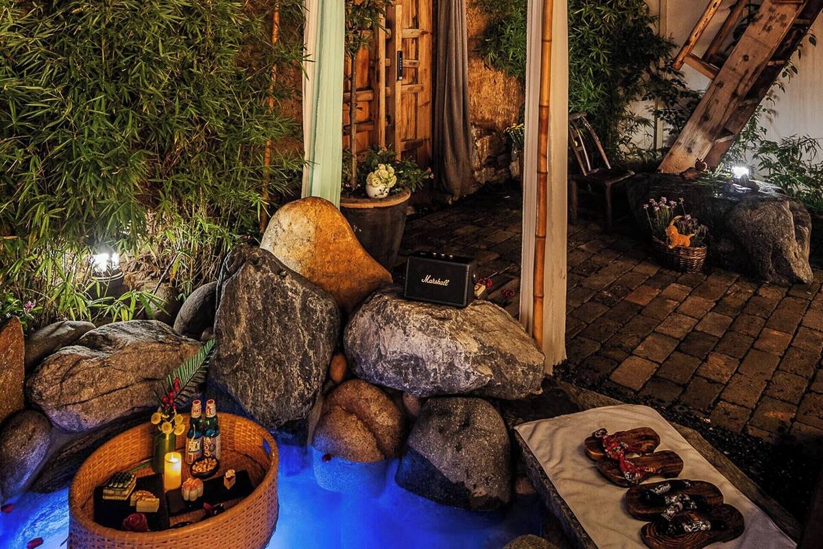 Junior Double Room | Deep soaking bathtub