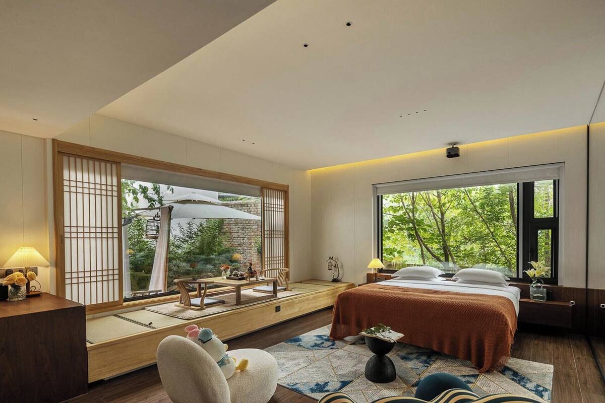 Elite Double Room | Blackout drapes, soundproofing, free WiFi, bed sheets