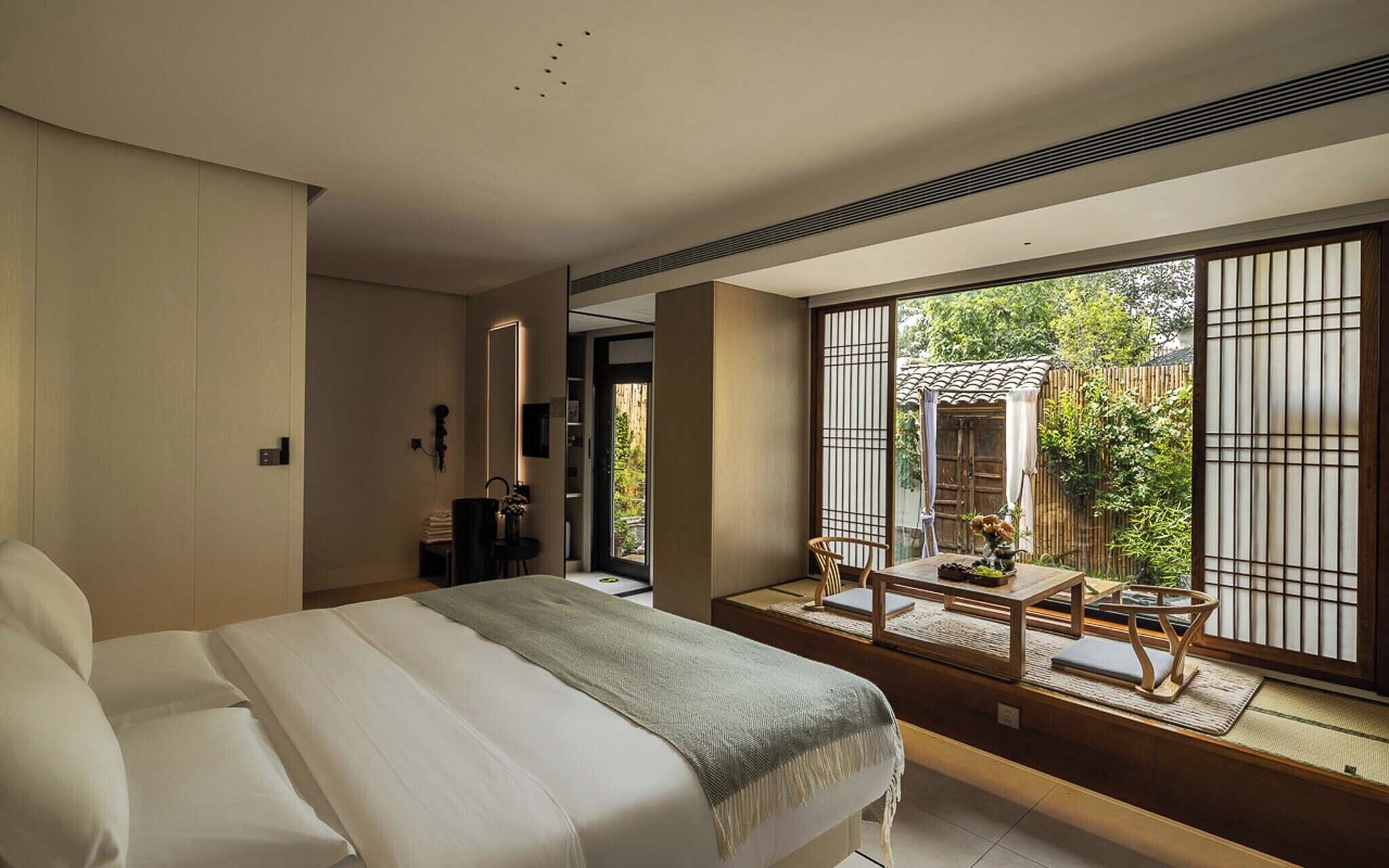 Habitación básica doble | Cortinas opacas, sistema de insonorización, wifi gratis y ropa de cama