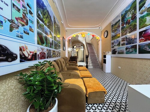 Golden Lotus Hostel & Spa Hang Dao Night Market