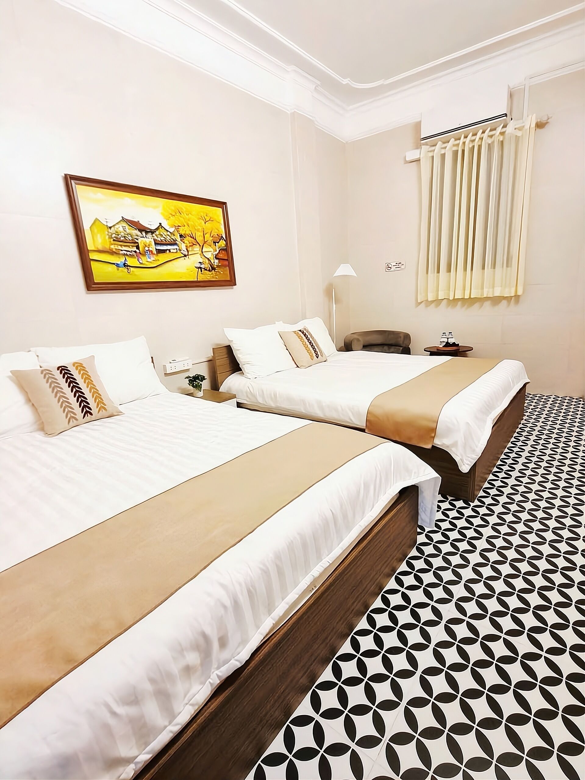 Neljän hengen deluxe-huone | Pillowtop-patjalliset sängyt, työpöytä, ilmainen Wi-Fi, vuodevaatteet