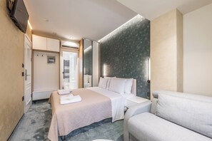 Iron/ironing board, free WiFi, bed sheets - 200 meters to the main square near everything  supermarket near us 24/7 open (Tiranë)