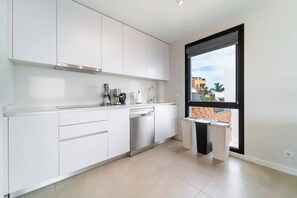 Fridge, microwave, oven, stovetop - Bright Modern Family Apartment with Stunning Natural View (Málaga)