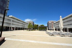 Outdoor dining - Modern penthouse with sea views in all the rooms (Lignano Sabbiadoro)