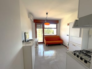 Interior - Lovely studio only 80mt from the beach (Bibione Pineda)