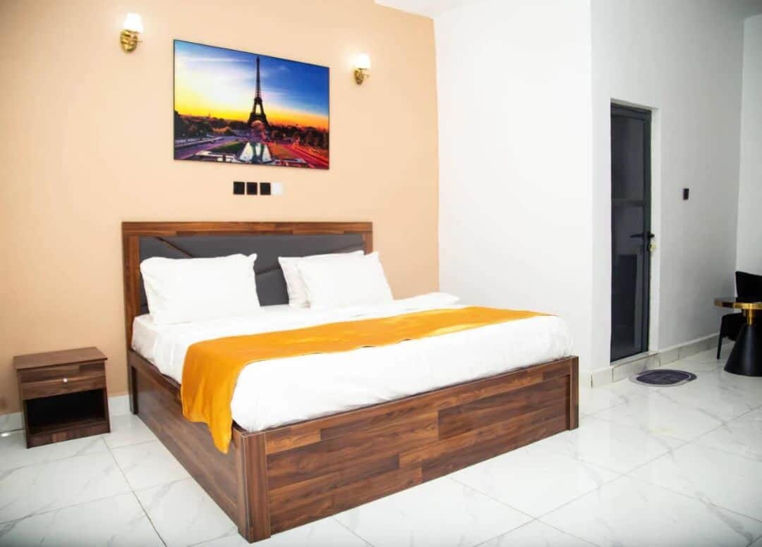 Chambre Familiale, balcon, vue ville | Bureau, espace de travail pour ordinateur portable, rideaux occultants