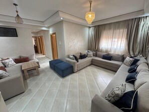 Apartemen, 3 kamar tidur, akses difabel, pemandangan kebun | Ruang keluarga