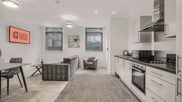 Studio (Standard Studio) | Private kitchen | Electric kettle, dining tables