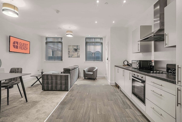 Studio (Standard Studio) | Private kitchen | Electric kettle, dining tables