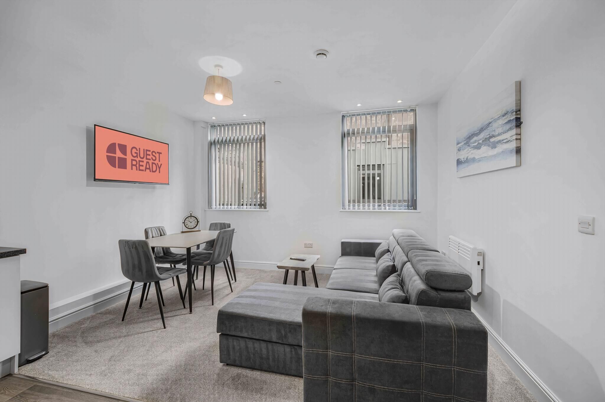 Apartment (One-Bedroom Apartment) | Desk, laptop workspace, free WiFi, bed sheets