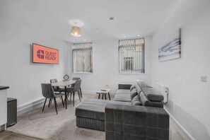 Apartment (One-Bedroom Apartment) | Desk, laptop workspace, free WiFi, bed sheets - Guestready - Gladstone (Liverpool)