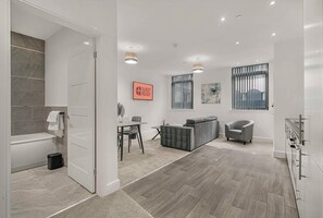 Studio (Standard Studio)