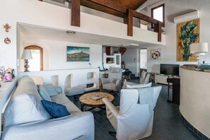 Lobby - Villa La Girelière - Cala Rossa Estate (Lecci)
