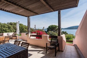 Outdoor dining - Villa La Girelière - Cala Rossa Estate (Lecci)