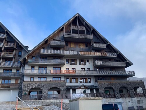 4/6-person family apartment with heated pool