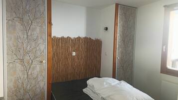 1 chambre, lit parapluie