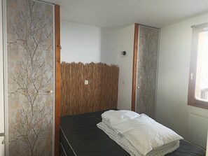 1 chambre, lit parapluie
