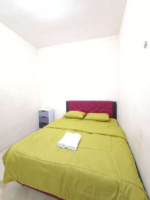 Chambre Deluxe double, vue sur la cour intérieure | Literie hypoallergénique, bureau, rideaux d’obscurcissement