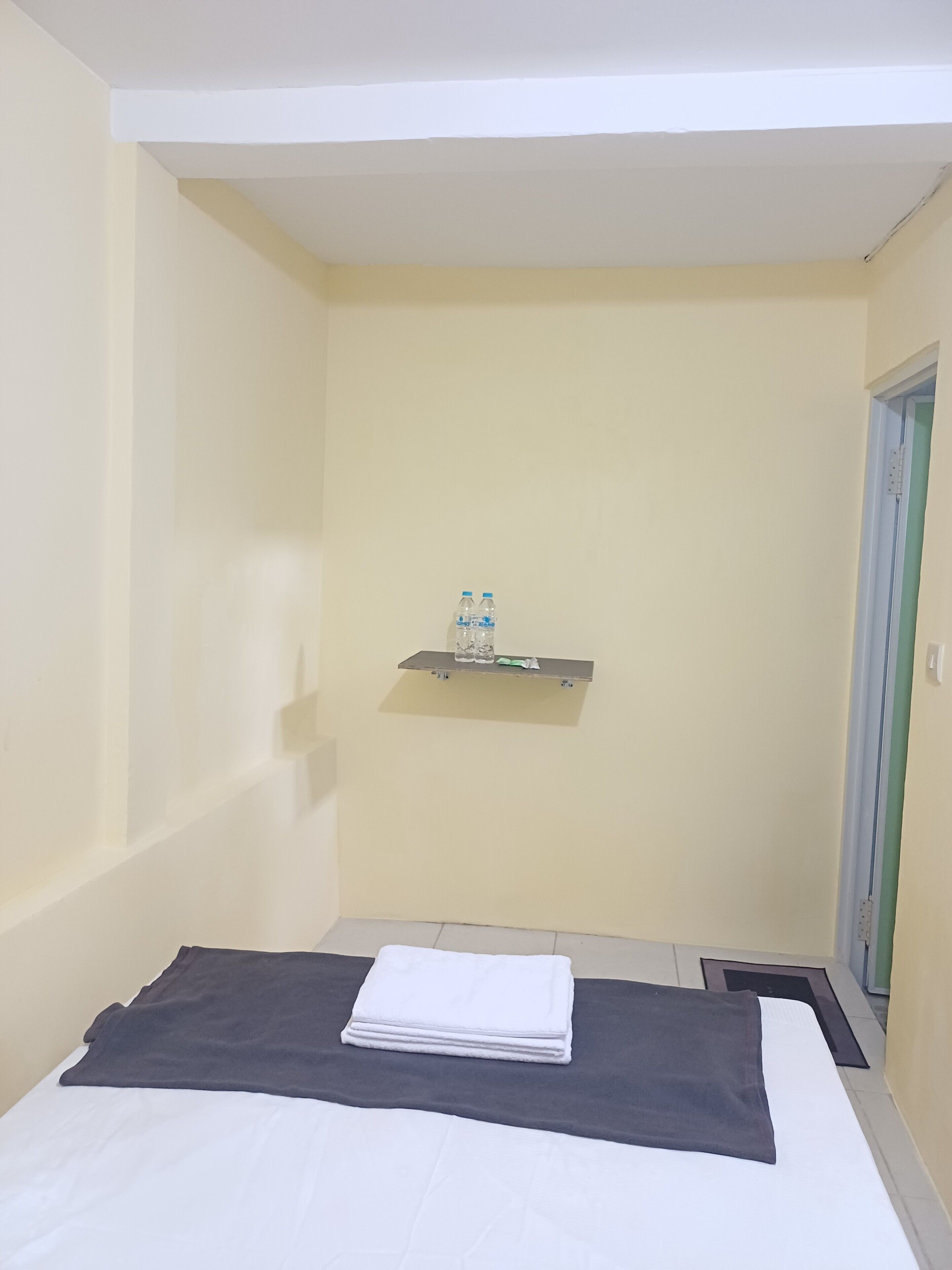 Hypo-allergenic bedding, desk, blackout curtains, iron/ironing board