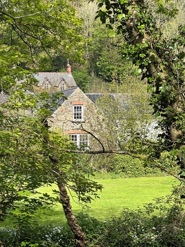 18th-century former Welsh Mill, only steps to Lower town harbour & Coastal path