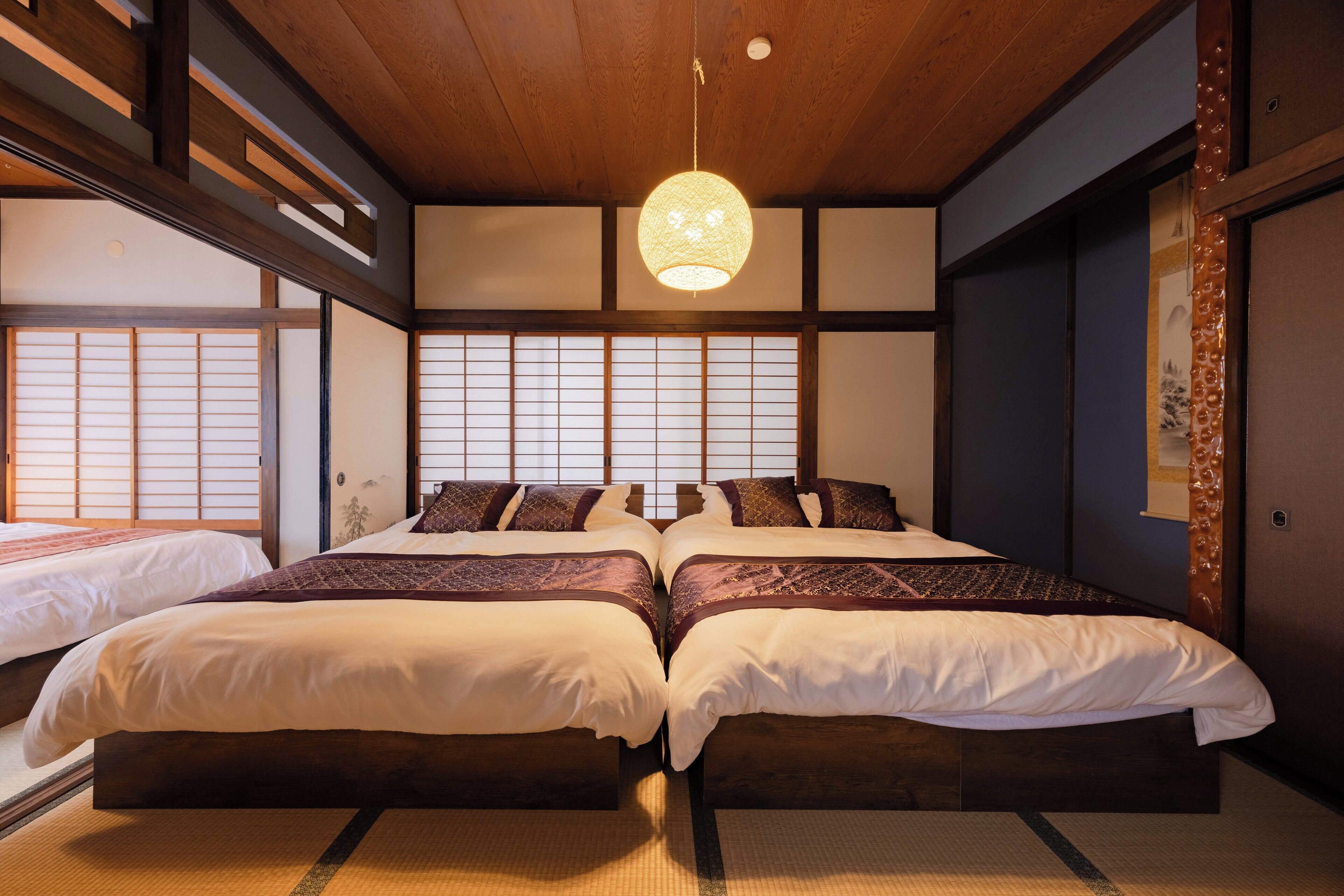 2 chambres, bureau, fer et planche à repasser, lit parapluie