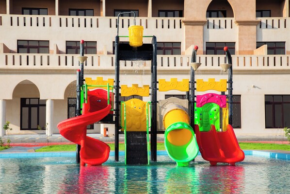 Outdoor pool - Continent Resort Al Uqayr (Al Uqayr)