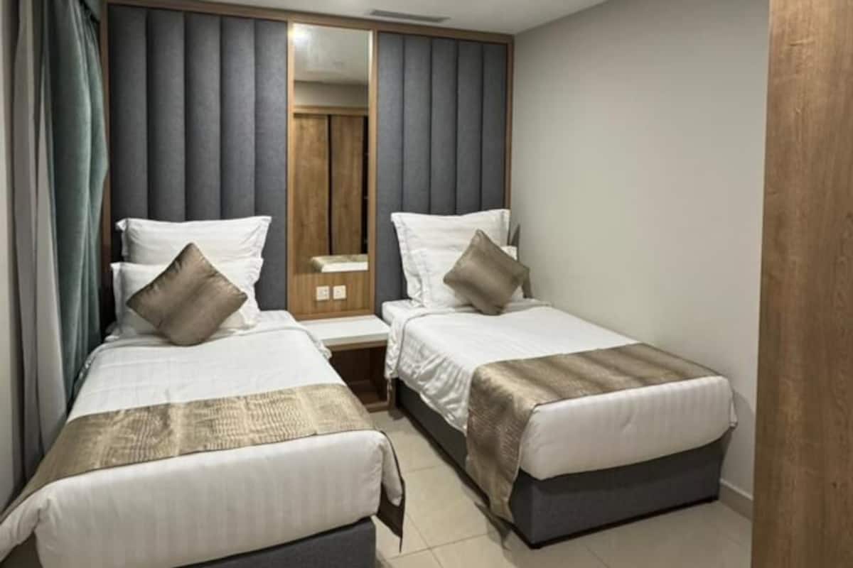 Villa, 1 Bedroom | In-room safe, desk, laptop workspace, iron/ironing board