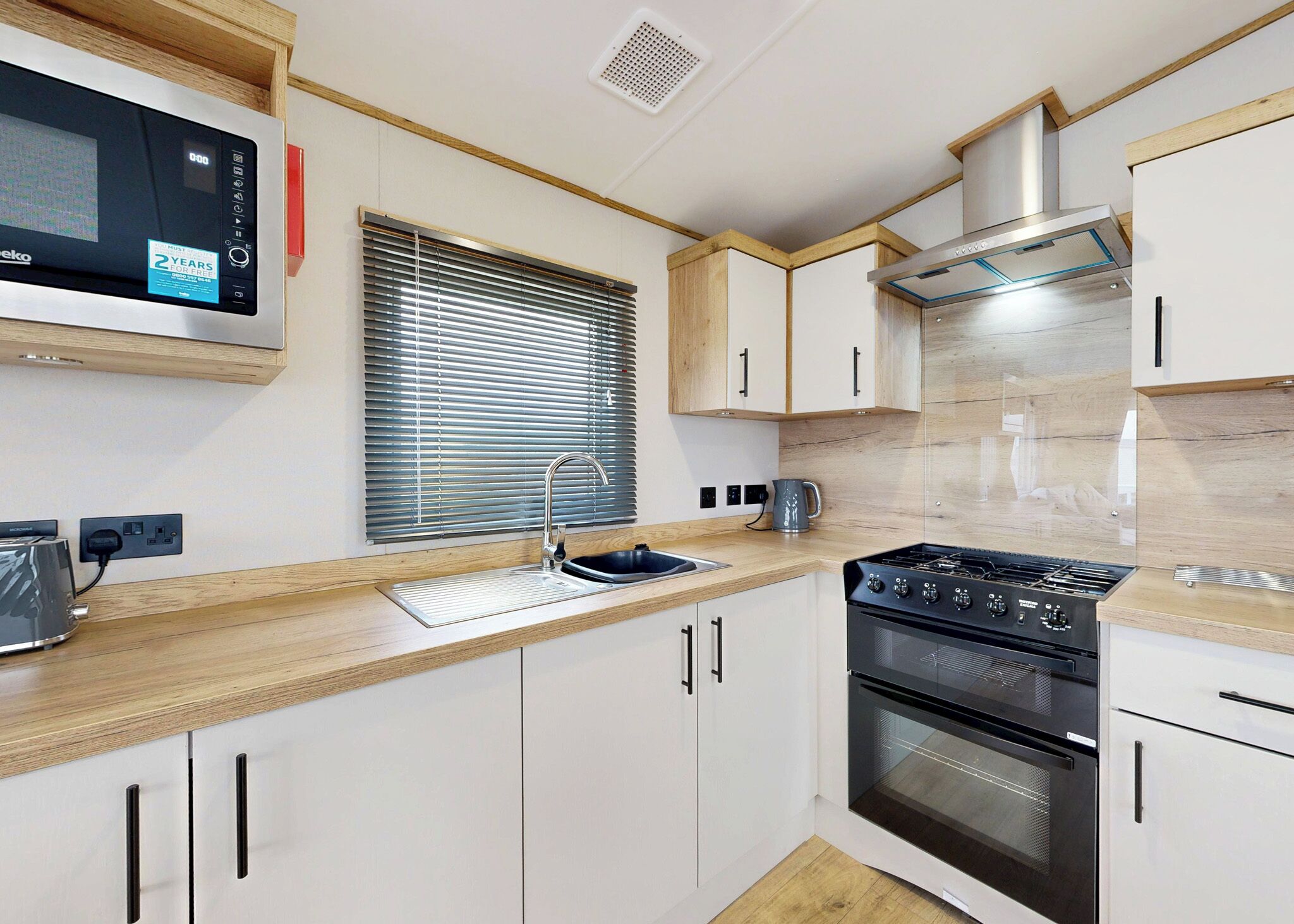 Réfrigérateur, four, plaque de cuisson, grille-pain