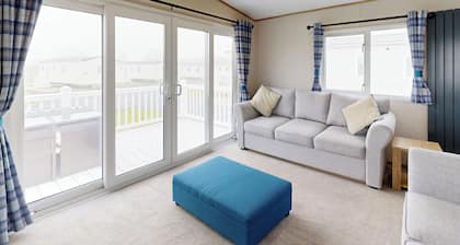 Gold 3 Bedroom Holiday Home Pet