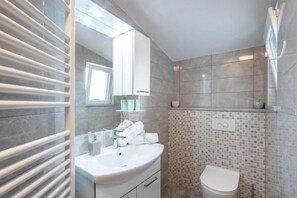 House, 4 Bedrooms, Smoking | Bathroom - Casa Della Cava - Private Villa in Seget Donji (Seget)
