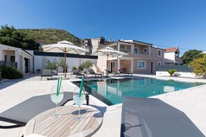 Ferienhaus, 4 Schlafzimmer, Raucher | Pool