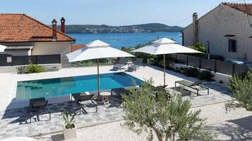 Casa, 4 quartos, para fumantes | Piscina