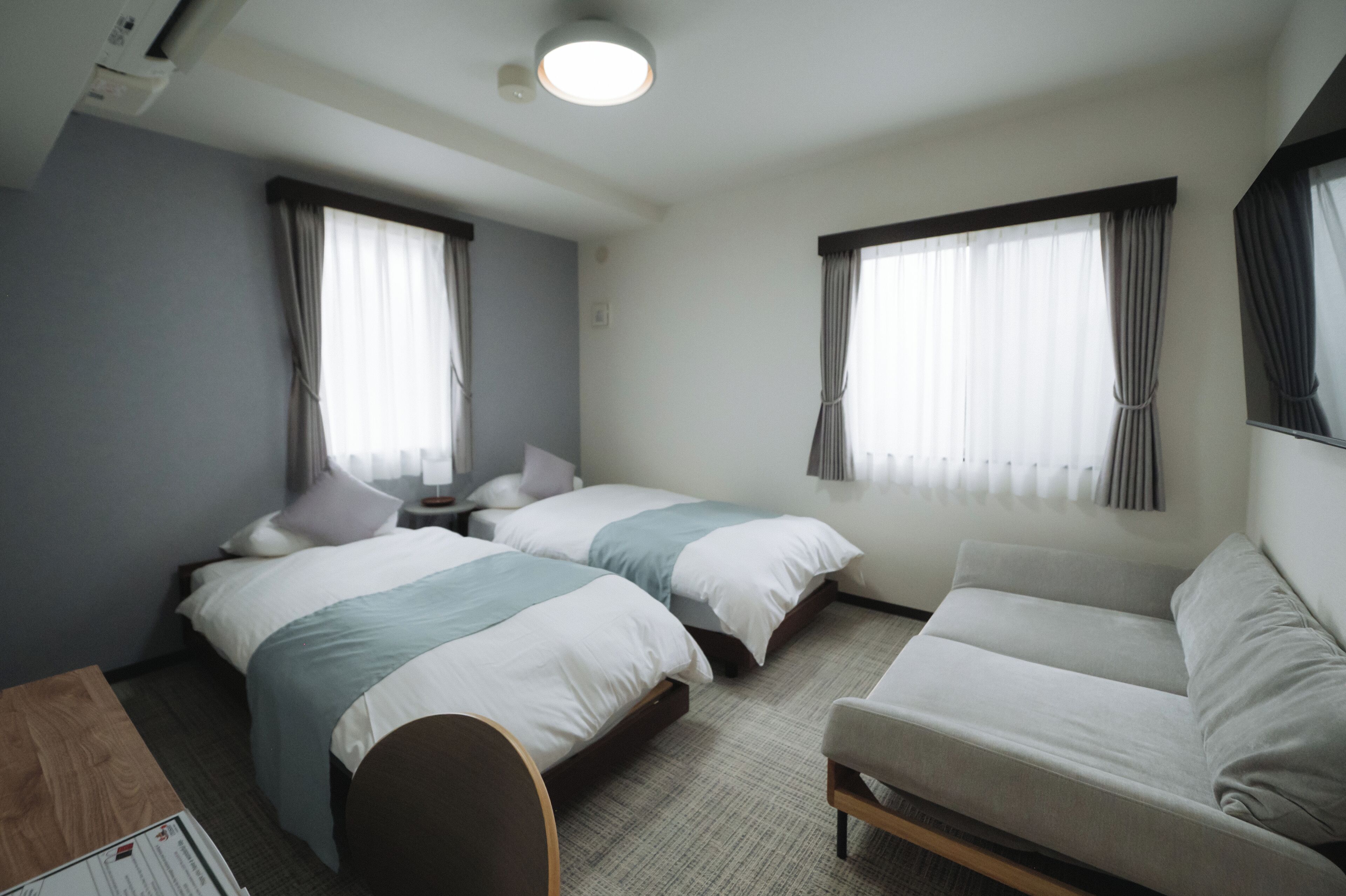 Phòng 3 Deluxe, nhiều giường, phòng tắm riêng, quang cảnh thành phố | Bàn, truy cập Internet không dây miễn phí 