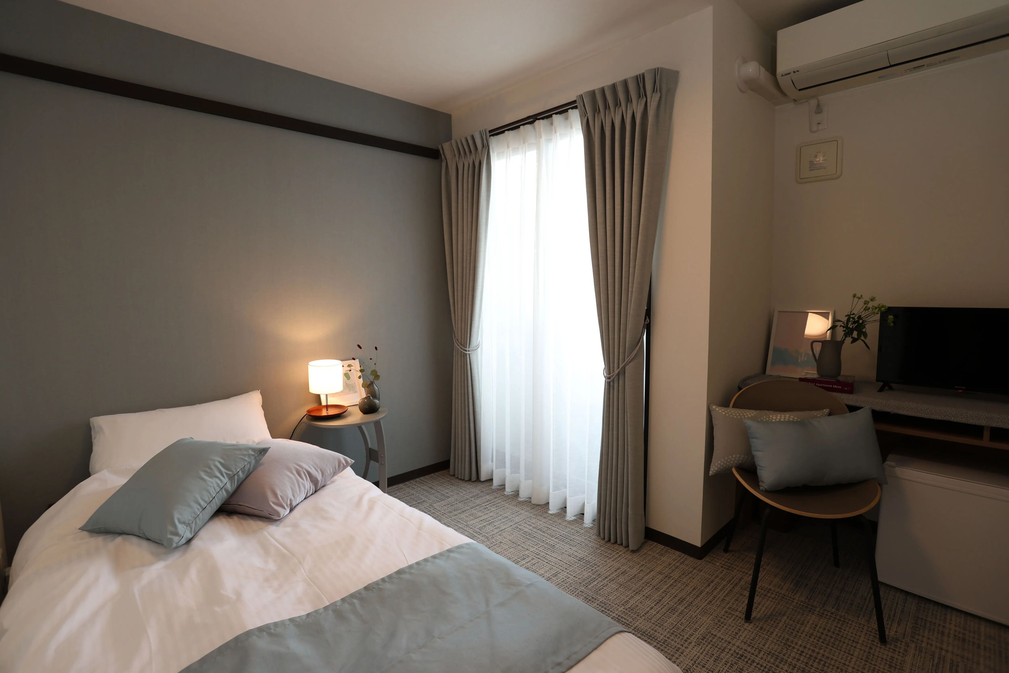 Deluxe-Dreibettzimmer, Mehrere Betten, eigenes Bad, Stadtblick | Schreibtisch, kostenloses WLAN