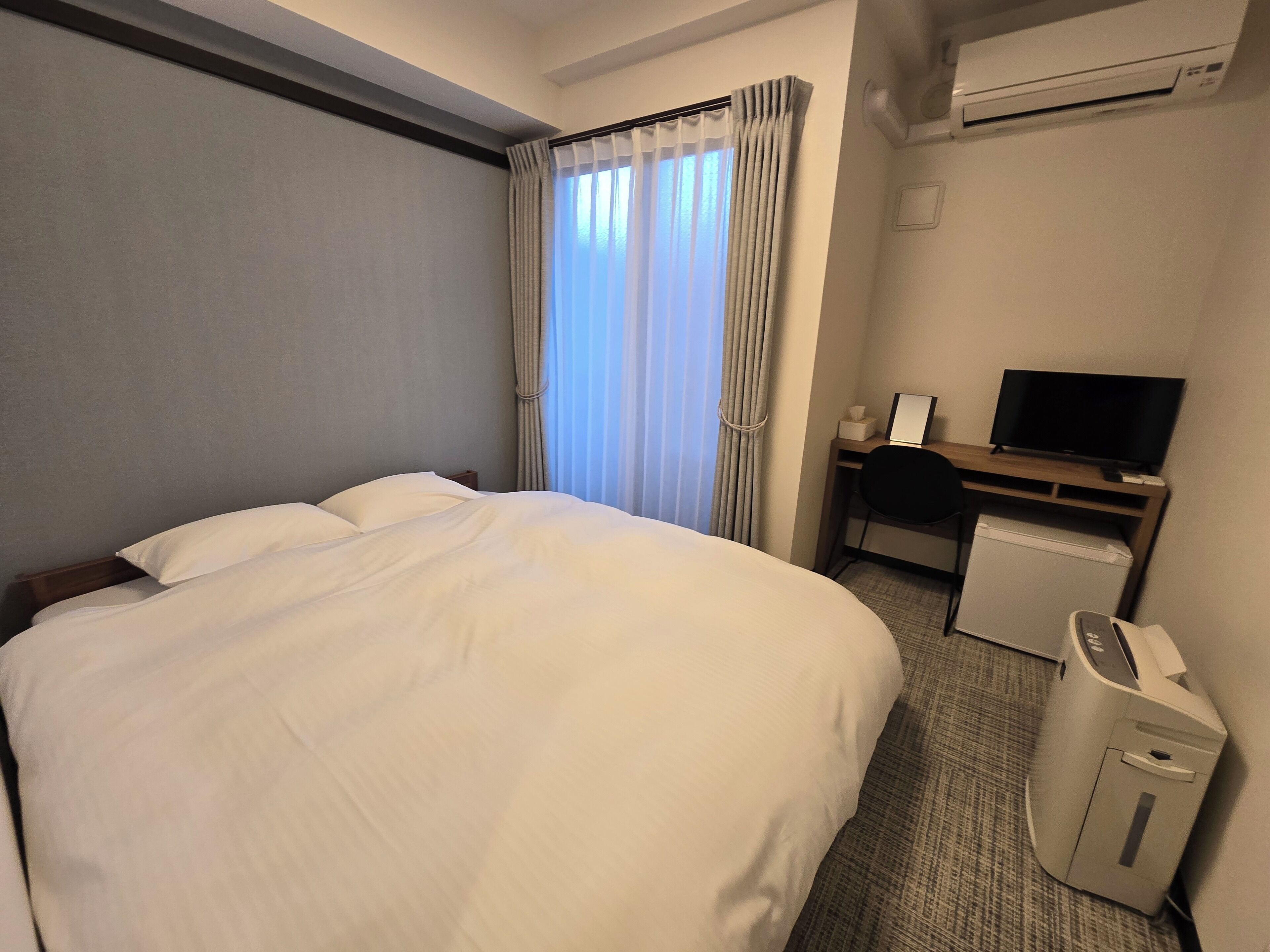 Basic Double Room, 1 Queen Bed | Desk, free WiFi