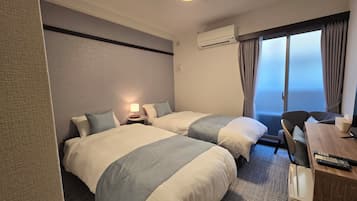 Basic Twin Room, 2 Twin Beds | Desk, free WiFi