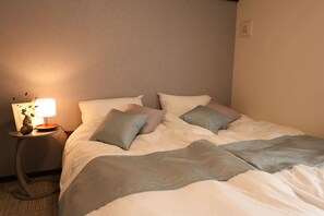 Basic-Doppelzimmer, 1 Queen-Bett | Schreibtisch, kostenloses WLAN