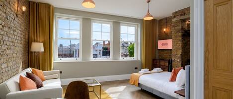 Studio (Deluxe Studio)