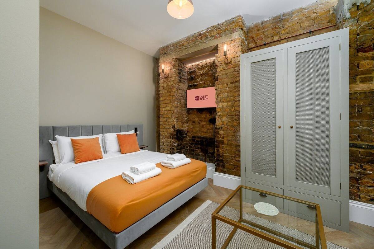 Studio (Superior Studio)