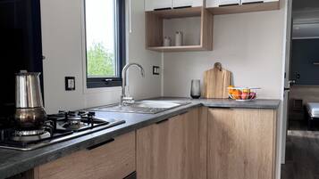 Microwave, stovetop, dishwasher