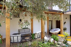 Terrace/patio - Double Room '1' with Shared Pool, Wi-Fi, and Air Conditioning (Cavaion Veronese)